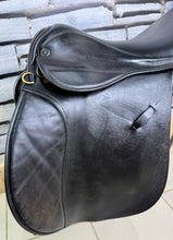 Load image into Gallery viewer, 16 1/2” Medium Farrington Burford Event GP Saddle - Black