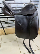 Load image into Gallery viewer, 17 1/2” MW Farrington Kentucky Dressage Saddle - Brown