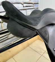 Load image into Gallery viewer, 17” Wide-XW/Changeable Gullet Thorowgood Cob GP Saddle-Black