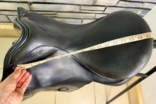 Load image into Gallery viewer, 17 1/2” MW Albion K2 GP Saddle - Black -Big Blocks- Mega Comfy