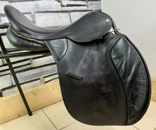 Load image into Gallery viewer, 17 1/2” XW M&amp;J Saddlery English GP Cob Saddle - Black