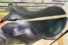 Load image into Gallery viewer, 17 1/2” Medium/Changeable Gullet Bates Caprilli GP Saddle - Black