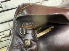 Load image into Gallery viewer, 17 1/2” C (MW) Stubben Siegfried II Jump Saddle - Brown