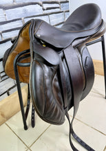 Load image into Gallery viewer, 17” MW Black Country Vinici Monoflap Jump Saddle - Brown