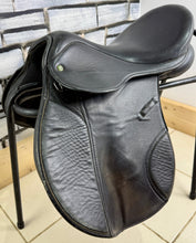 Load image into Gallery viewer, 16 1/2” Medium Eclipse Leather &amp; Synthetic GP Saddle - Black