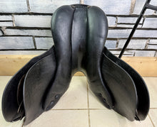 Load image into Gallery viewer, 17 1/2” MW Harry Dabbs Jaguar Jump Saddle - Black