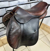 Load image into Gallery viewer, 17 1/2” MW Bruno Del Grange Close Contact Jump Saddle - Brown