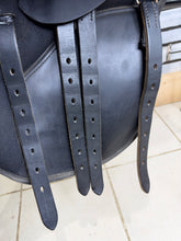 Load image into Gallery viewer, 17” Wide Thorowgood Griffin Cob GP Saddle -Black- Flat Tree - W