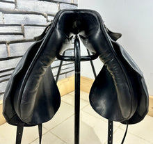 Load image into Gallery viewer, 17” Medium Kieffer Wien DL Dressage Saddle - Black
