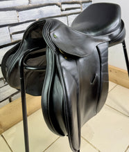 Load image into Gallery viewer, 17 1/2” MW Ideal 1550 GPD/VSD Saddle - Black