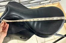 Load image into Gallery viewer, 17” Wide Ideal Classic GP Saddle - Black