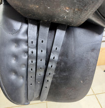 Load image into Gallery viewer, 18” 29.5/MW Stubben Romanus Show/Working Hunter Saddle - Brown