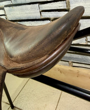 Load image into Gallery viewer, 15 1/2” XW Extra Wide Fylde Hayden Show/Working Hunter Saddle -Brown- Suede Top
