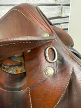 Load image into Gallery viewer, 17 1/2” MW Devoucoux Chiberta O Jump Saddle - Brown