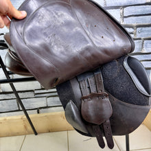 Load image into Gallery viewer, 17” MW Frank Baines Jump Saddle - Brown