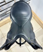 Load image into Gallery viewer, 17 1/2” Wide Ideal International Event Saddle - Black
