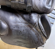 Load image into Gallery viewer, 17 1/2” Medium Albion Kontrol Forward Flap Jump Saddle - Brown