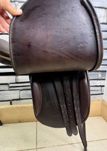 Load image into Gallery viewer, 16” MW-Wide Fylde Hayden Show/Working Hunter Saddle -Brown- Suede Top