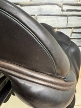 Load image into Gallery viewer, 17” MW Amerigo Vega Dressage Saddle - Black