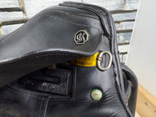 Load image into Gallery viewer, 17” MW Kieffer Wien DL Professional Dressage Saddle - Black
