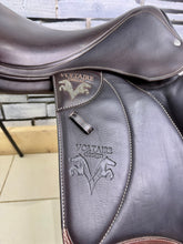 Load image into Gallery viewer, 18 1/2” MW Voltaire Stutgartt Double Flap Jump Saddle - Brown