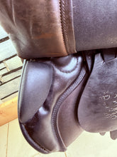 Load image into Gallery viewer, 17 1/2” B/29 (Medium) Stubben Siegfried II Jumping/XC Saddle - Brown