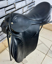 Load image into Gallery viewer, 17” Wide Ideal Classic GP Saddle - Black