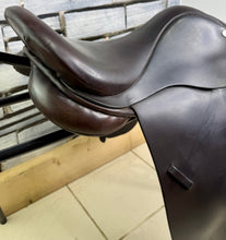 Load image into Gallery viewer, 17 1/2” XW Kruger WH/VSD Working Hunter Cob Saddle -Brown- Extra Wide 4xStraps