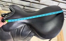 Load image into Gallery viewer, Size 2/18” Changeable Gullet Width 3 Wow Competitor Dressage Saddle - Black