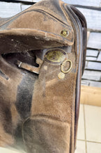 Load image into Gallery viewer, 18” MW Fylde Marjory Suede Show/Working Hunter Saddle -Brown- Suede Top