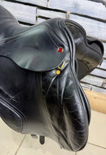 Load image into Gallery viewer, 17 1/2” MW Albion K2 Jump Saddle - Black -Big Blocks- Mega Comfy