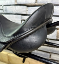Load image into Gallery viewer, 16 1/2” XXW Geoffrey Gibson English Cob GP Saddle - Black