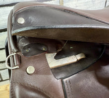 Load image into Gallery viewer, 15” XW English Hoop Tree WH Pony  Show Saddle - Brown
