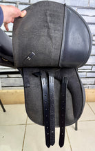 Load image into Gallery viewer, 17” 3XW/Changeable Gullet Wintec Wide Cob GP Saddle - Black