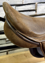 Load image into Gallery viewer, 18” MW Fylde Marjory Suede Show/Working Hunter Saddle -Brown- Suede Top