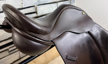 Load image into Gallery viewer, 17” Wide Crown/Ideal 1350 GP Saddle - Brown - Big Blocks - English Leather