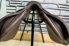 Load image into Gallery viewer, 16” MW John Whitaker Rio Pony Jump Saddle - Brown - Full Leather - Heat Adjustable