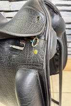 Load image into Gallery viewer, 17” Medium County Saddlery Fusion Dressage Saddle - Black