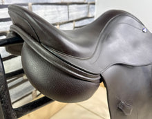 Load image into Gallery viewer, 16 1/2” Changeable Gullet Utopia/Discovery Jump Saddle - Brown