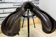Load image into Gallery viewer, 17 1/2” Medium Black Country Event/GP Saddle - Black
