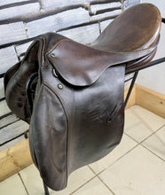 Load image into Gallery viewer, 17 1/2” 28 (M) Stubben Siegfried Extra GP/Jump Hunting Saddle - Brown