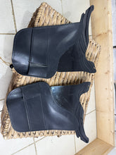 Load image into Gallery viewer, S/H Wow Foregirth Saddle Attachment - Black