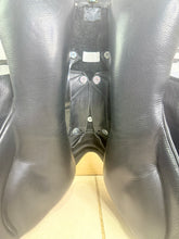 Load image into Gallery viewer, Size 2/18” Changeable Gullet Width 3 Wow Competitor Dressage Saddle - Black