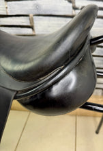 Load image into Gallery viewer, 17” MW-Wide Symmonds Designer GP/VSD Saddle - Black