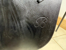 Load image into Gallery viewer, 17” XW/Changeable Gullet Bates Caprilli GP Saddle - Black