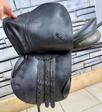 Load image into Gallery viewer, 17 1/2” Medium Henri De Rivel Jump Saddle - Black