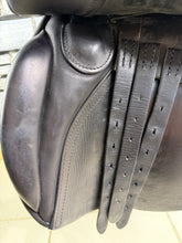 Load image into Gallery viewer, 16 1/2” MW/Wide Jeffries Falcon English Event GP Saddle - Black