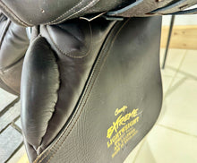 Load image into Gallery viewer, 17” Medium County Extreme Lightweight Jump/XC Saddle - Brown