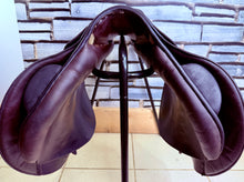 Load image into Gallery viewer, 17 1/2” B/29 (Medium) Stubben Siegfried II Jumping/XC Saddle - Brown