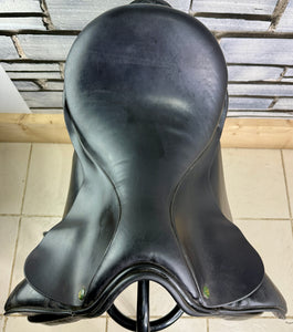 17 1/2” MW Ideal/Crown Toshina Dressage Saddle - Black